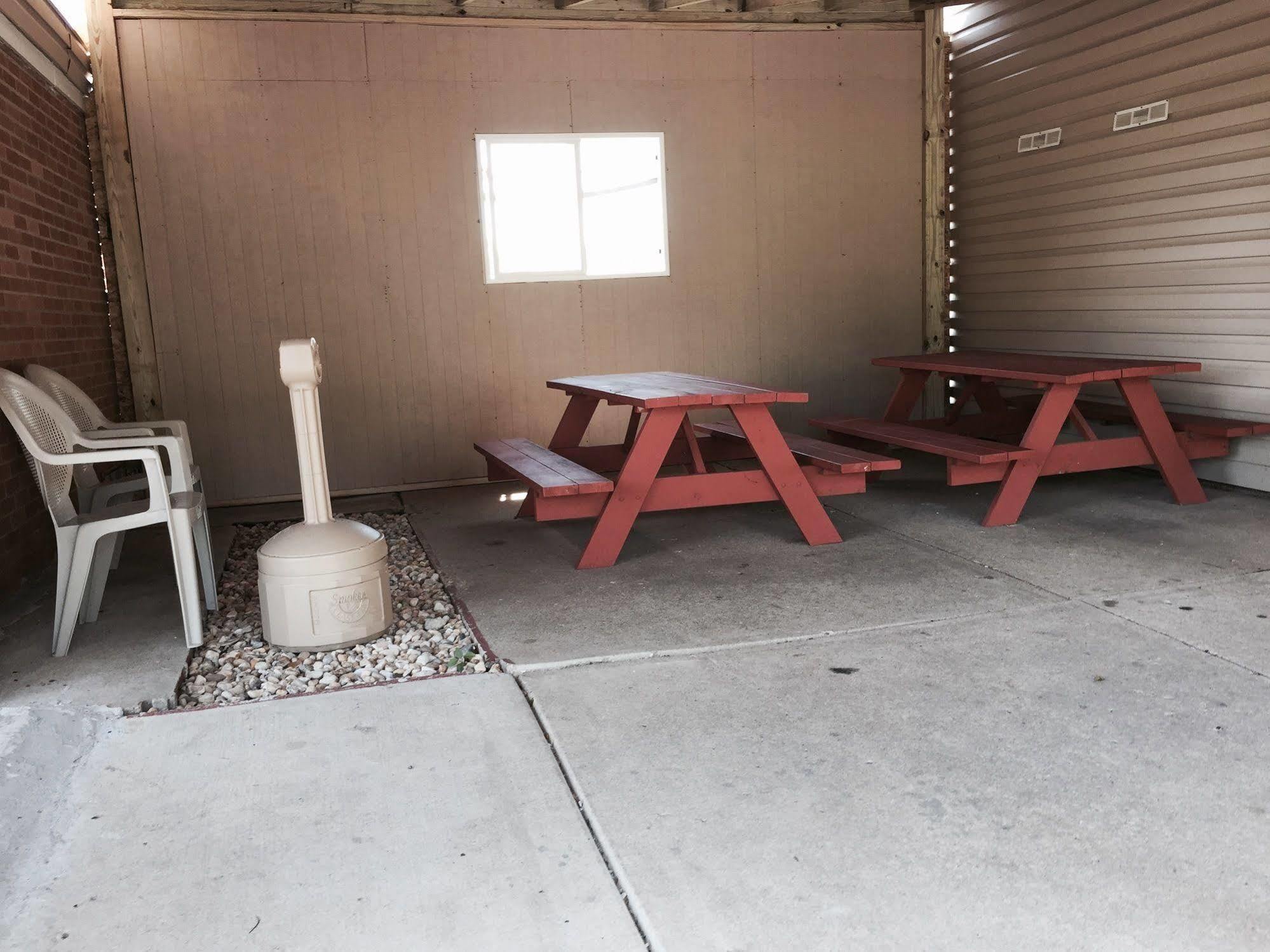 Relax Inn Streator Exterior photo